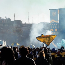 GRAF4068. MADRID, 09/12/2018.- Aficionados del Boca Juniors en la Zona de seguidores habilitada junto a la Plaza de los Sagrados Corazones de Madrid. La ciudad de Madrid despierta este domingo pendiente de un River-Boca, una final de la Cop