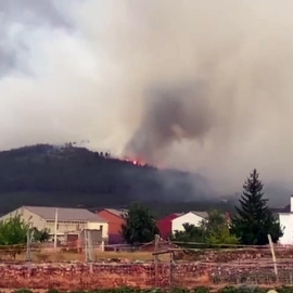 El calor dificulta los trabajos de extinción de los incendios activos en España