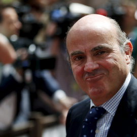 El ministro de Economía, Luis de Guindos, en Bruselas, a su llegada a una reunión del Eurogruipo. REUTERS