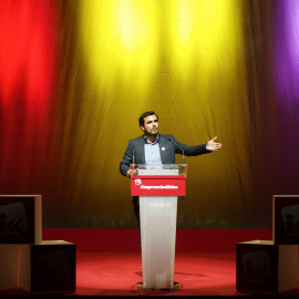 El candidato de Izquierda Unida (IU) a la Presidencia del Gobierno de España, Alberto Garzón, durante el mitin de ayer en Zaragoza. EFE/Javier Belver