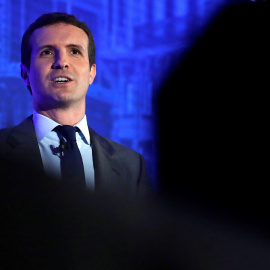 El presidente del PP, Pablo Casado, durante su intervención en el foro AmCham Spain Summit, organizada por la Cámara de Comercio de EEUU. EFE/Juan Carlos Hidalgo.