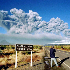 El monte Ruapehu de Nueva Zelanda, en erupción el 18 de Junio de 1996. REUTERS.