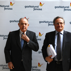 El presidente de Gas Natural, Salvador Gabarro (i), y el consejero delegado, Rafael Villaseca (d), posan anes de la presentación del plan estratégico de la compañía. REUTERS/Sergio Perez