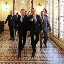 Mauricio Macri, presidente de la República Argentina, muestra a Jair Bolsonaro, presidente brasileño, la Casa Rosada, el pasado mes de junio. Marcos Corrêa/ Presidencia República.