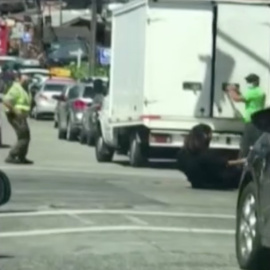 Captura de vídeo del malabarista tiroteado por un policía en Chile.