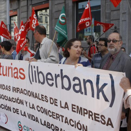 Manifestación contra el primer ERE en Liberbank. EFE