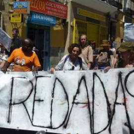 Manifestantes en una protesta contra las redadas racistas.