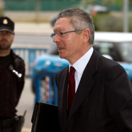 El exalcalde de Madrid, Alberto Ruiz Gallardón, a su llegada a  la Escuela Balear de la Administración Pública (EBAP), para declarar como testigo en el juicio de Nóos. EFE/Cati Cladera