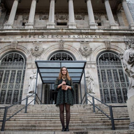 Alba Flores Robla, en la imagen, ha sido la ganadora del Premio Adonáis 2017 de Poesía, un galardón destinado a jóvenes poetas que llega a su 71 edición, por su obra "Digan adiós a la muchacha", según el fallo hecho público hoy en un acto c