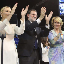 Rajoy, Cifuentes y Aguirre, en el cierre de campaña del PP en Madrid. / EFE