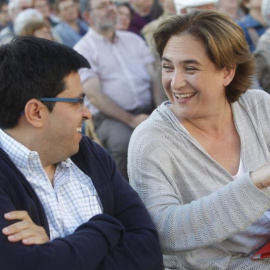 La candidata de BComú a la alcaldía de Barcelona, Ada Colau, junto al número dos de la lista, Gerardo Pisarello. - EFE