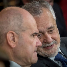 Manuel Chaves y José Antonio Griñán. / JULIO MUÑOZ (EFE)