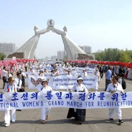 El viaje emprendido por las 30 mujeres activistas ha sido criticado por organizaciones opositoras al régimen de Pyongyang, por entender que esta iniciativa ignora los verdaderos desafíos a los que se enfrenta la mujer en Corea del Norte./ R