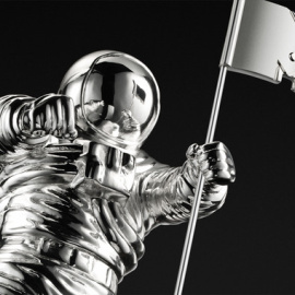 La estatuilla de los premios MTV Video Music Awards, instituidos en 1984 para los mejores videoclips del año, es un astronauta plantando una bandera.