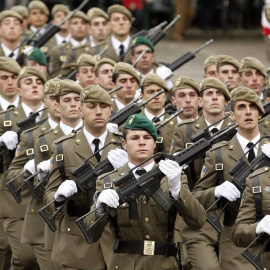 Militares, durante un desfile. EFE