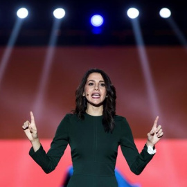 Inés Arrimadas, cap de llista de C's, en miting el seu miting central a l'Hospitalet de Llobregat / EFE