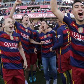 Los jugadores del Barça celebran el título de Liga. REUTERS/Pepe Marín