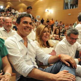 Susana Díaz, presidenta de la Junta de Andalucía en funciones y candidata del PSOE-A a ser reelegida, junto con el secretario general del partido, Pedro Sánchez./ EUROPA PRESS ARCHIVO