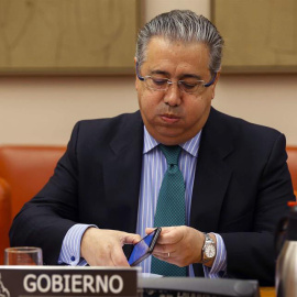 El ministro del Interior, Juan Ignacio Zoido, durante su comparecencia hoy en la comisión de Seguridad Vial del Congreso. | PACO CAMPOS (EFE)