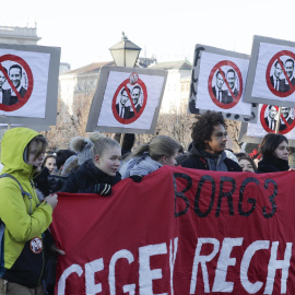 Protestas en Viena ante la entrada de los ultras en el Gobeirno. REUTERS/Heinz-Peter Bader