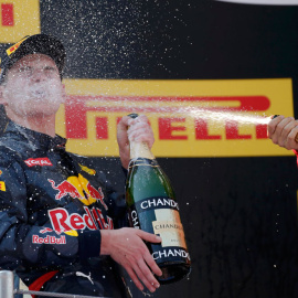Verstappen celebra su victoria en Montmeló. REUTERS/Juan Medina