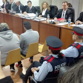 El condenado por el asesinato de dos agentes rurales escucha el veredicto del jurado. / EUROPA PRESS