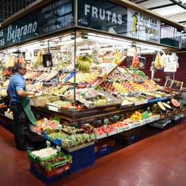 Puesto de frutas en un mercado en Madrid. E.P.