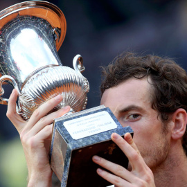 Murray celebra su título en Roma. REUTERS/Alessandro Bianchi