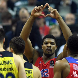 Kyle Hines (C) of CSKA Moscow gestures during the Euroleague Final Four final basketball match between Fenerbahce Istanbul and CSKA Moscow at Mercedes-Benz Arena in Berlin, Germany, 15 May, 2016. (Euroliga, Estanbul, Baloncesto, Moscú, Alem