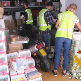 Garaje en el que el acusado V.G.H.M. guardaba los alimentos susceptibles de intercambiar por sexo | Guardia Civil