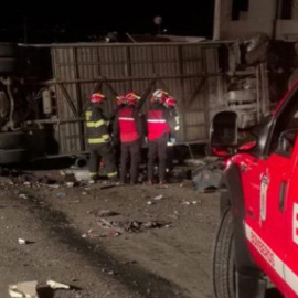 Imagen del autobús internacional accidentado. Cuerpo de Bomberos de Quito.