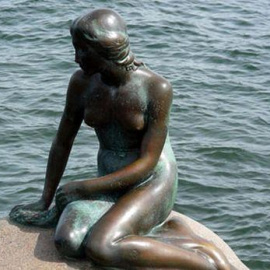 En Dinamarca, la fotografía del busto de La Sirenita fue censurada en Facebook por violar política de red social.