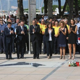 Las autoridades durante el acto de homenaje a las víctimas del atentado del 17-A en Cambrils | EFE