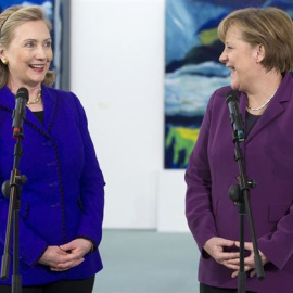Hillary Clinton y Angela Merkel./ EUROPA PRESS
