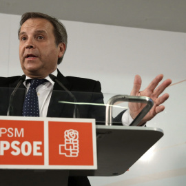 El candidato del PSOE para el Ayuntamiento de Madrid, Antonio Miguel Carmona, durante la rueda de prensa que ha ofrecido en la sede del PSM. EFE/Angel Díaz