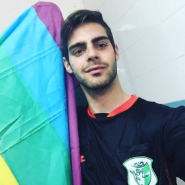 Jesús Tomillero, el primer árbitro en España que reconoce su homosexualidad. /FOTO: TWITTER