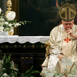 Bernard Law, en 2004 en la basílica de Santa María la Mayor de Roma. REUTERS/Alessandro Bianchi