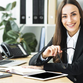 ¿Quieres que tus clientes te adoren? Contrata el servicio de centralita virtual de Fonema