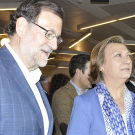 Mariano Rajoy, junto a la presidenta del PP de Aragón, Luisa Fernanda Rudi, este miércoles, en la presentación de candidatos de la coalición PP-PAR en Zaragoza. EUROPA PRESS