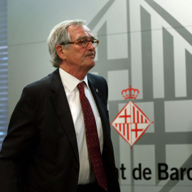 El alcalde de Barcelona en funciones, Xavier Trias (CiU), tras la rueda de prensa que ofreció tras las elecciones del 24-M. EFE/Toni Albir
