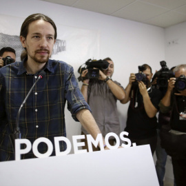 El secretario general de Podemos, Pablo Iglesias, comparece en rueda de prensa para analizar la situación tras las elecciones del 24-M. EFE/Paco Campos