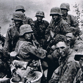 Una división de granaderos de las SS (la división “Totenkopf”), durante la batalla de Kursk.