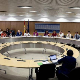 Las ministra de Hacienda y de Adminitración Territorial, María Jesús Montero y Meritxell Batet, en la la reunión con los consejeros de las comunidades autónomas en el Consejo de Política Fiscal y Financiera, del pasadao 31 de julio. EFE/Mar