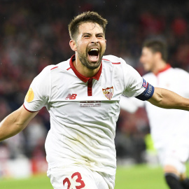 El jugador del Sevilla Coke celebra después de anotar el tercer gol de su equipo hoy, miércoles 18 de mayo de 2016, durante el partido por la final de la Liga Europa entre el Sevilla español y el Liverpool inglés, en el estadio St. Jakob-Pa