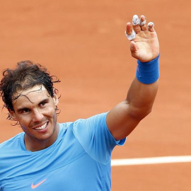 El tenista español Rafael Nadal celebra su victoria por 6-4, 6-3 y 6-1 ante su compatriota Nicolás Almagro. /EFE