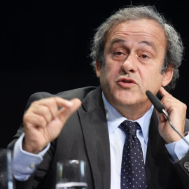 El presidente de la UEFA, el francés Michel Platini durante una rueda de prensa celebrada en el hotel Kameha en Zúrich. /EFE