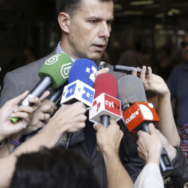 El abogado de Bárcenas, Enrique Villegas, a su salida del acto de conciliación con el PP. EFE