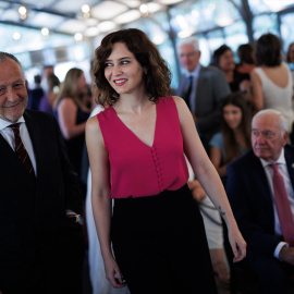 La presidenta de la Comunidad de Madrid, Isabel Díaz Ayuso, durante el acto del premio Especial a la Administración Sanitaria, en la XIX Gala de Verano de la Sanidad Española organizada por ‘Redacción Médica’, en la finca La Gaviota, a 30 d