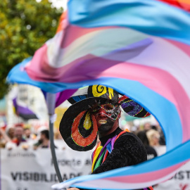 28/06/2022-Una persona desfila durante una manifestación del Orgullo LGTBI 2022, a 28 de junio , en A Coruña, Galicia