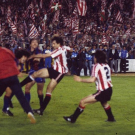 Momento de la trifulca desatada en la final de Copa del 84.